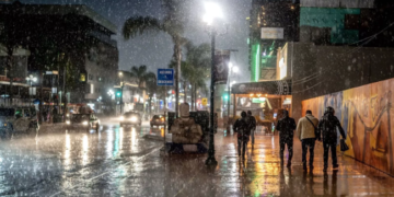 Onda tropical 7 provoca lluvias en gran parte de México.