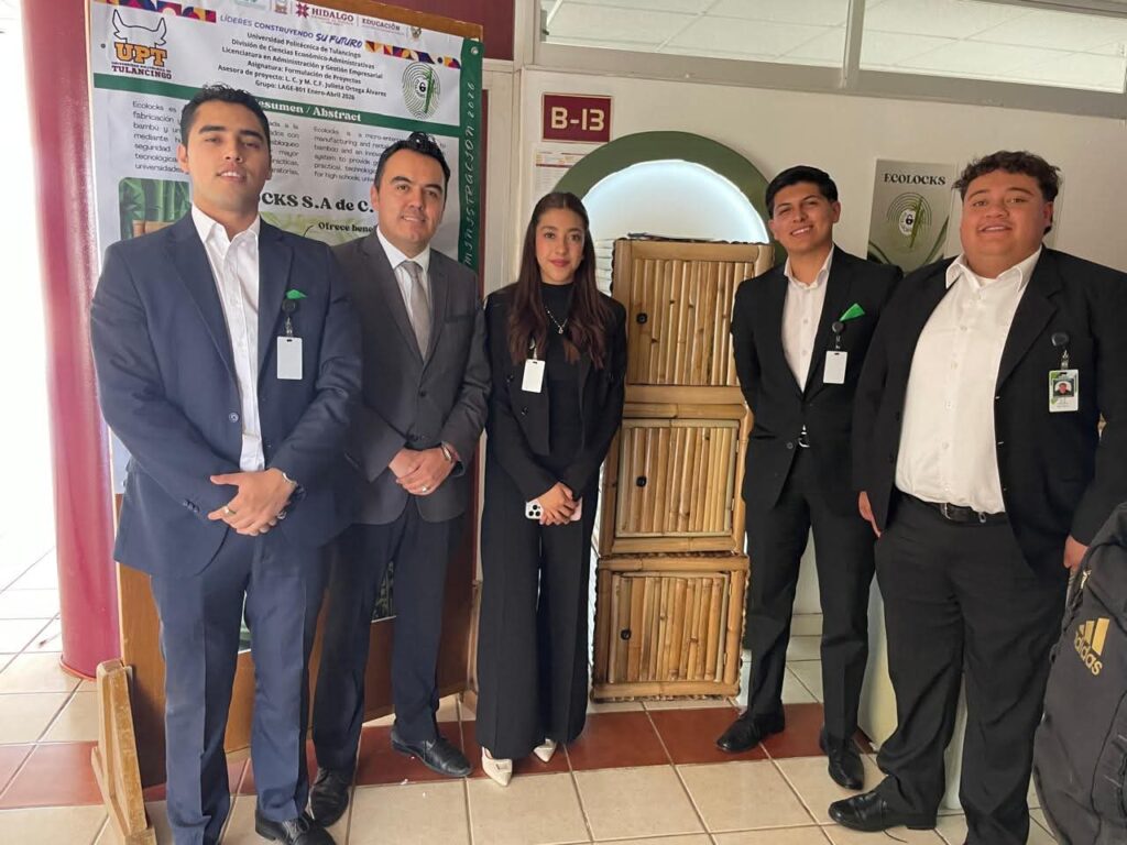 Estudiantes de la Licenciatura en Administración y Gestión Empresarial de la Universidad Politécnica de Tulancingo (UPT) obtuvieron importantes reconocimientos durante su participación en la XX Expo Regional Emprendedora Zona V, organizada por la Asociación Nacional de Facultades y Escuelas de Contaduría y Administración (ANFECA), con sede virtual en la Universidad Estatal del Valle de Ecatepec.  En esta edición participaron instituciones de educación superior de diversos estados del país con proyectos enfocados en el emprendimiento, la innovación y el desarrollo tecnológico, en categorías como Tradicional, Tecnología Intermedia, Base Tecnológica, Impacto Social y Trayectoria PyME.  La UPT obtuvo el primer lugar en la categoría Tradicional con el proyecto «Tres Raíces», una propuesta para la elaboración y comercialización de tortillas de maíz enriquecidas con zanahoria y cúrcuma, que promueve una alternativa alimenticia con mayor valor nutrimental y el aprovechamiento de ingredientes naturales.  Estudiantes de la UPT destacan en Expo Regional Emprendedora  El equipo ganador está integrado por Edgar Rodrigo Aguilar Romualdo, Fernando Ángel Licona Balderas, Luz Nereida Carriera Sampayo, Geovani Gutiérrez Huazo y Jaquelin Gutiérrez García, quienes destacaron por la calidad e innovación de su propuesta.  Asimismo, en la categoría Base Tecnológica, el equipo integrado por Arlett Adriana Acosta Ruiz, Héctor Santiago Castro Jiménez, Emmanuel Arciniega Gutiérrez y Emiliano Díaz Arellano Sánchez, presentó el proyecto «Ecolocks», enfocado en el diseño, fabricación y renta de lockers elaborados con bambú e integrados con un sistema de apertura mediante huella dactilar.  Nota relacionada: IHE impulsa acciones para fortalecer la educación inicial  El rector de la UPT, Felipe Olimpo Durán Rocha, reconoció el esfuerzo y compromiso de las y los estudiantes participantes, quienes representarán a la universidad en la etapa nacional del certamen. Asimismo, agradeció el acompañamiento académico de las y los docentes Gabina Julieta Ortega Álvarez, Oscar Hernández García y del coordinador del programa educativo, Christiane Aldair Téllez Vázquez, cuyo trabajo contribuyó al fortalecimiento y consolidación de ambos proyectos.