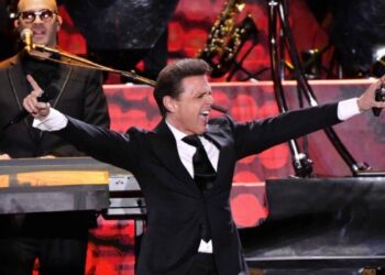 Luis Miguel abandona hospital en Nueva York y vuelve a México.