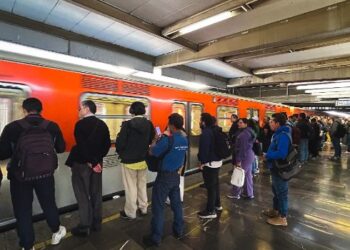 Metro y Metrobús amplían horario por el México vs Ecuador.