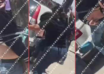 ¡Viral! Mujer reprende a su hijo acusado de robo en Neza (VIDEO).