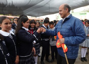 Natividad Castrejón realiza gira de trabajo por escuelas de Tepeji del Río