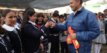 Natividad Castrejón realiza gira de trabajo por escuelas de Tepeji del Río