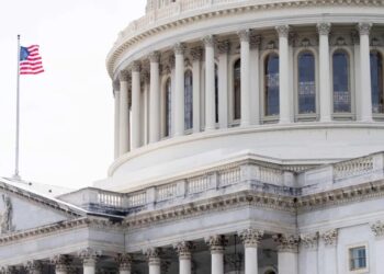 Senado de EU aprueba histórica resolución para retirar tropas de Irán
