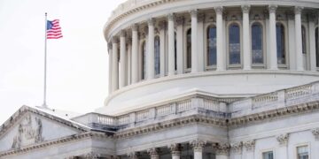 Senado de EU aprueba histórica resolución para retirar tropas de Irán
