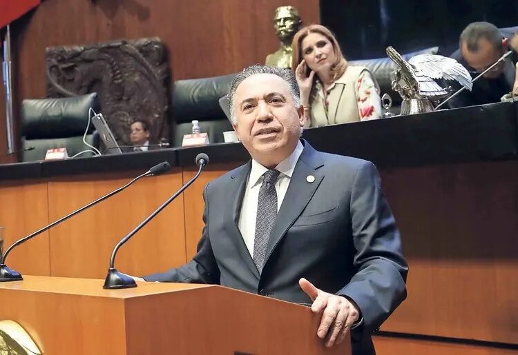 Enrique Inzunza reaparece tras 57 días ausente; por videoconferencia en Senado