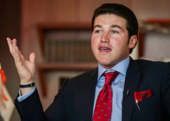 Congreso de Nuevo León abre juicio político contra Samuel García.
