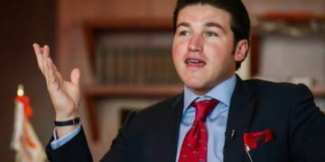 Congreso de Nuevo León abre juicio político contra Samuel García.