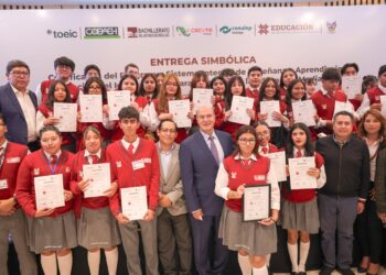 SEPH entrega certificados de inglés a más de 22 mil estudiantes de bachillerato