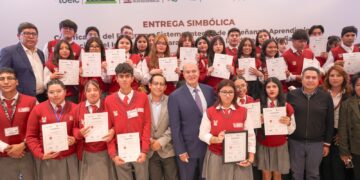 SEPH entrega certificados de inglés a más de 22 mil estudiantes de bachillerato