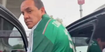 Increpan a Cuauhtémoc Blanco rumbo a partido México-Inglaterra (VIDEO).