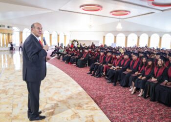 Natividad Castrejón reconoce a egresados de bachillerato a distancia CEMSaD Cobaeh