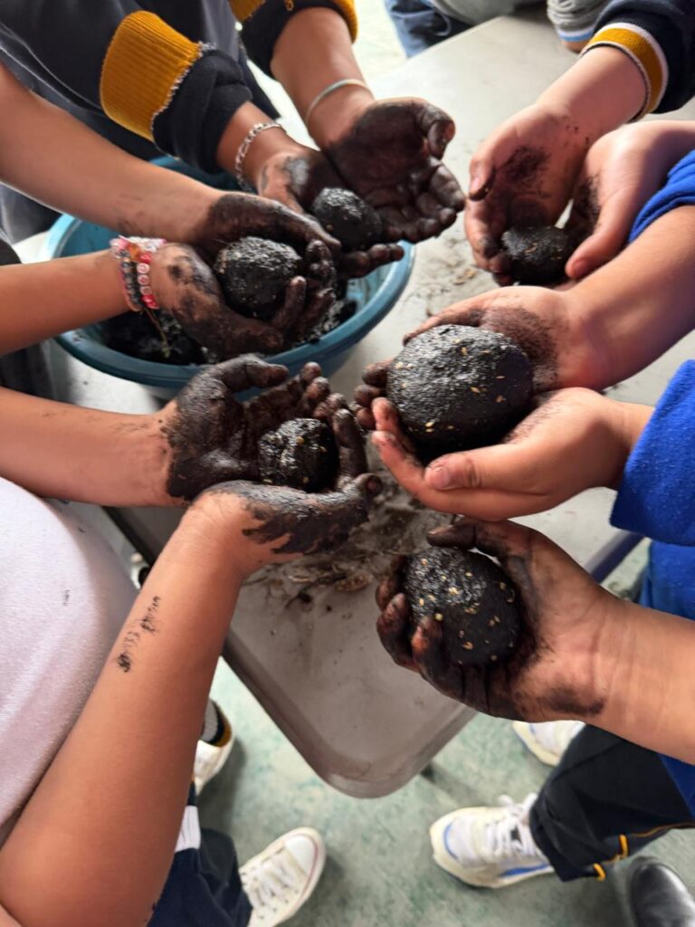 Promueve IHE la educación ambiental con "bombas de vida"