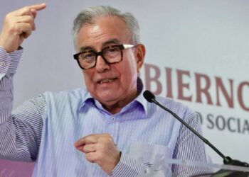 Rocha Moya reaparece y niega ser prófugo; permanece en Culiacán.
