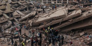 Venezuela eleva el saldo del doble terremoto a 2 mil 595 muertos.