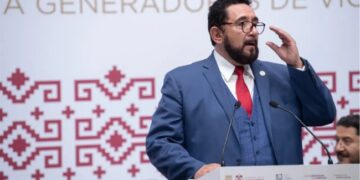 Sheinbaum evita especular sobre la renuncia de Ulises Lara a la FGR.
