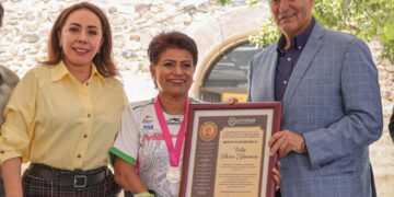 Natividad Castrejón encabeza recital poético en honor a Efrén Rebolledo