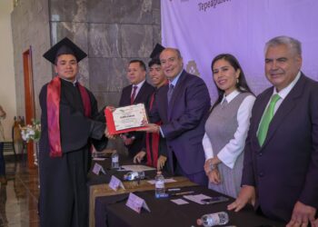 CECyTEH gradúa a estudiantes en Tepeapulco y Mineral de la Reforma