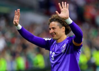 Memo Ochoa cuelga los guantes tras dos décadas de gloria