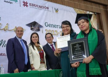 Natividad Castrejón encabeza graduación de estudiantes del Conalep Hidalgo