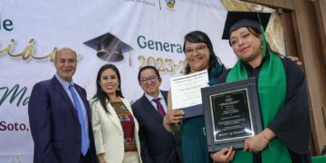 Natividad Castrejón encabeza graduación de estudiantes del Conalep Hidalgo