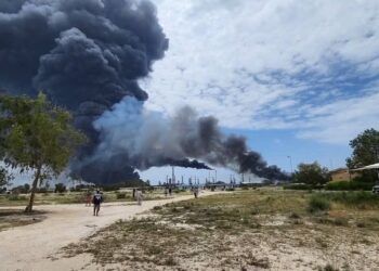 Golpe histórico de Ucrania: Paralizada la mayor refinería de Rusia