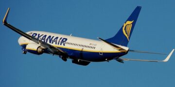 Ventanilla de Ryanair estalla y deja a un pasajero con la cabeza fuera de la cabina