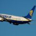 Ventanilla de Ryanair estalla y deja a un pasajero con la cabeza fuera de la cabina