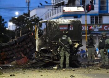 Explosión en Cúcuta deja ocho policías y tres civiles heridos.