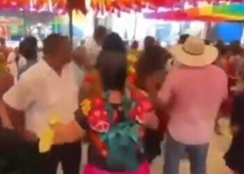 Grupo armado irrumpe en fiesta y asesina a tres personas (VIDEO).