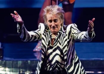 Rod Stewart pausa su gira tras un procedimiento cardíaco; estas son las fechas afectadas.
