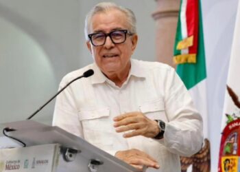 Rubén Rocha Moya regresa a Sinaloa, pero las dudas permanecen.