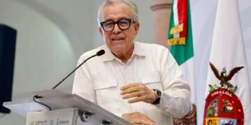 Rubén Rocha Moya regresa a Sinaloa, pero las dudas permanecen.