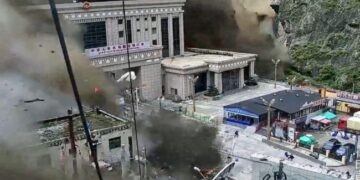 Tragedia en el Tibet, riada deja 98 muertos (VIDEO).