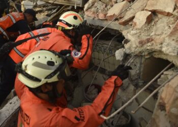 Colombia rechaza el ingreso de Los Topos tras terremoto de 7.4.