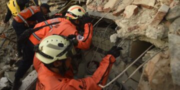 Colombia rechaza el ingreso de Los Topos tras terremoto de 7.4.