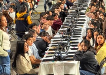 UNAM termina examen presencial tras irregularidades en prueba.