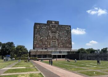 Guerra en la UNAM: ahora protestan los aspirantes que sí aprobaron