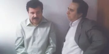 Foto inédita exhibe a Tomás Zerón interrogando a "El Chapo" en 2014