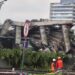 Derrumbe en Viaducto: colapsa edificio en demolición y aplasta dos vehículos