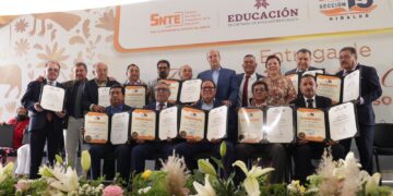 SEPH y SNTE reconocen trayectoria de mil 912 trabajadoras y trabajadores de la educación