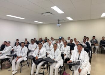 UTSH fortalece formación clínica de estudiantes en el Hospital del Niño DIF