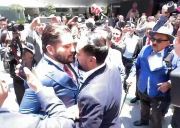 Arturo Ávila y priista se enfrentan a gritos y empujones en Senado; “dímelo de frente”