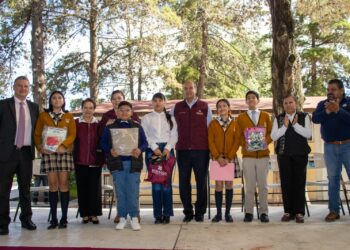 SEPH alista entrega de útiles, uniformes y calzado gratuito para estudiantes de nivel básico