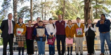SEPH alista entrega de útiles, uniformes y calzado gratuito para estudiantes de nivel básico