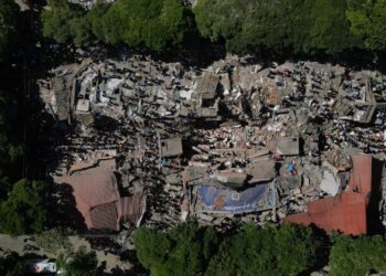 Colombia: Sismo de 7.4 causa devastación masiva y cobra 111 vidas