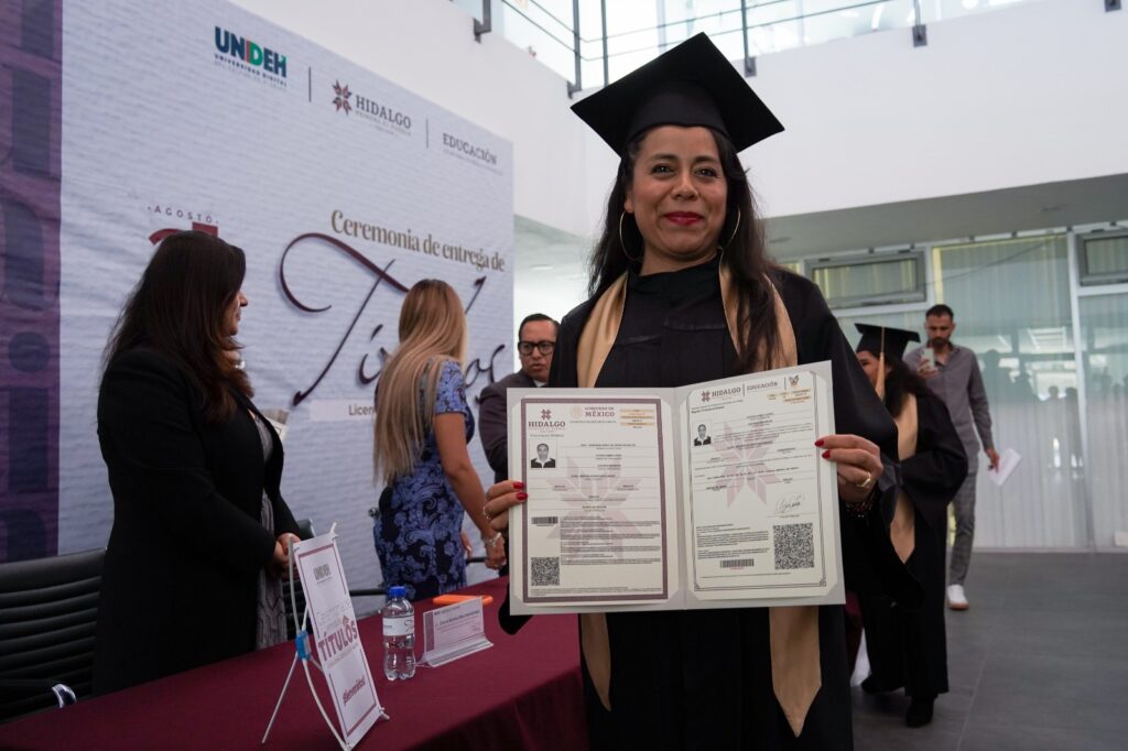 UNIDEH entrega 65 títulos y suma nuevos Campus Virtuales