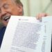 Vacunas infantiles en la mira: Trump elimina 7 dosis clave; expertos advierten riesgos