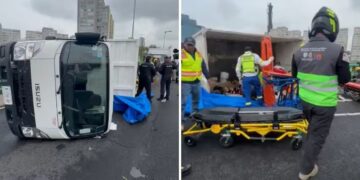Camioneta de CDMX vuelca en Periférico por encharcamiento