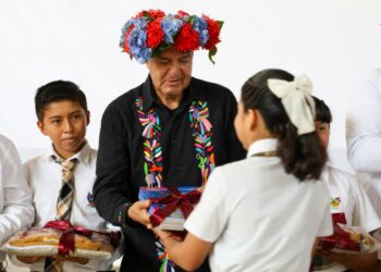 Beneficia SEPH con apoyos e infraestructura a estudiantes de San Felipe Orizatlán